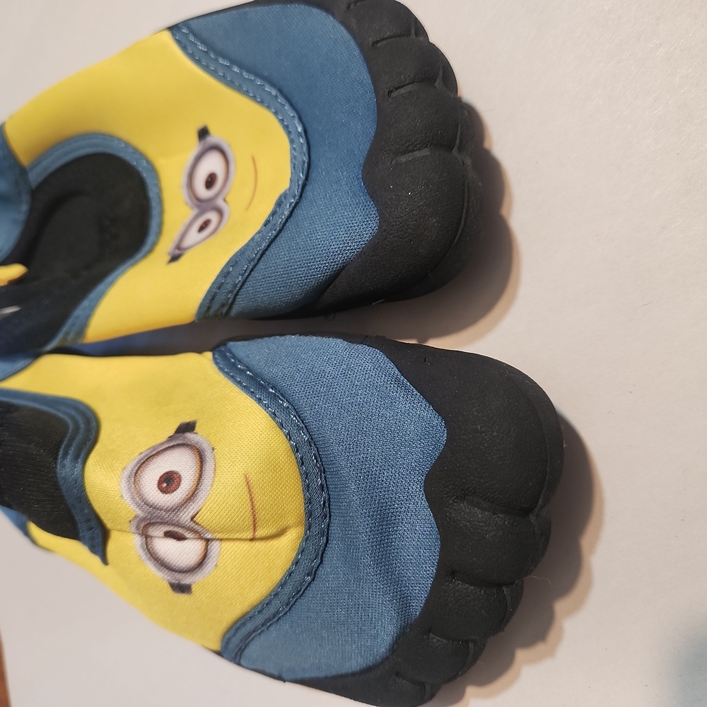Minions kids water shoes Size 2 Kids - Picture 16 of 16